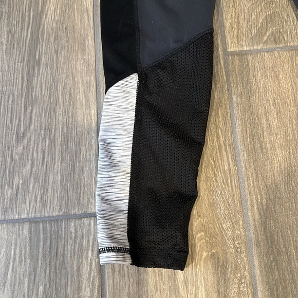 Tangerine women’s long yoga pants. No pockets. Dark gray w/ black sides & waist - Picture 4 of 6